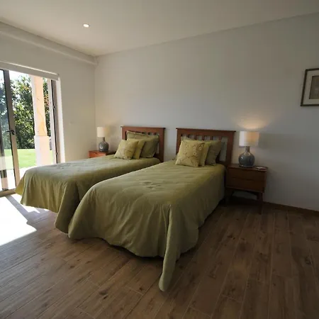 Vakantiehuis Schoene Mit Privatem Beheizbarem Pool